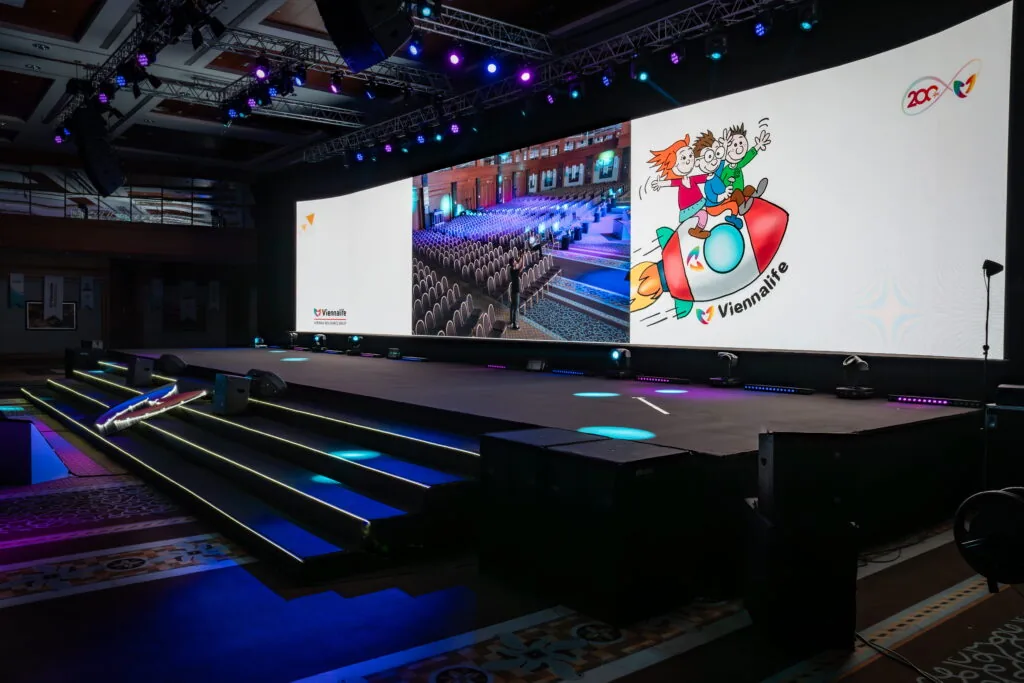 Wide curved LED wall stage with lit stage steps for a Viennalife corporate event, Türkiye