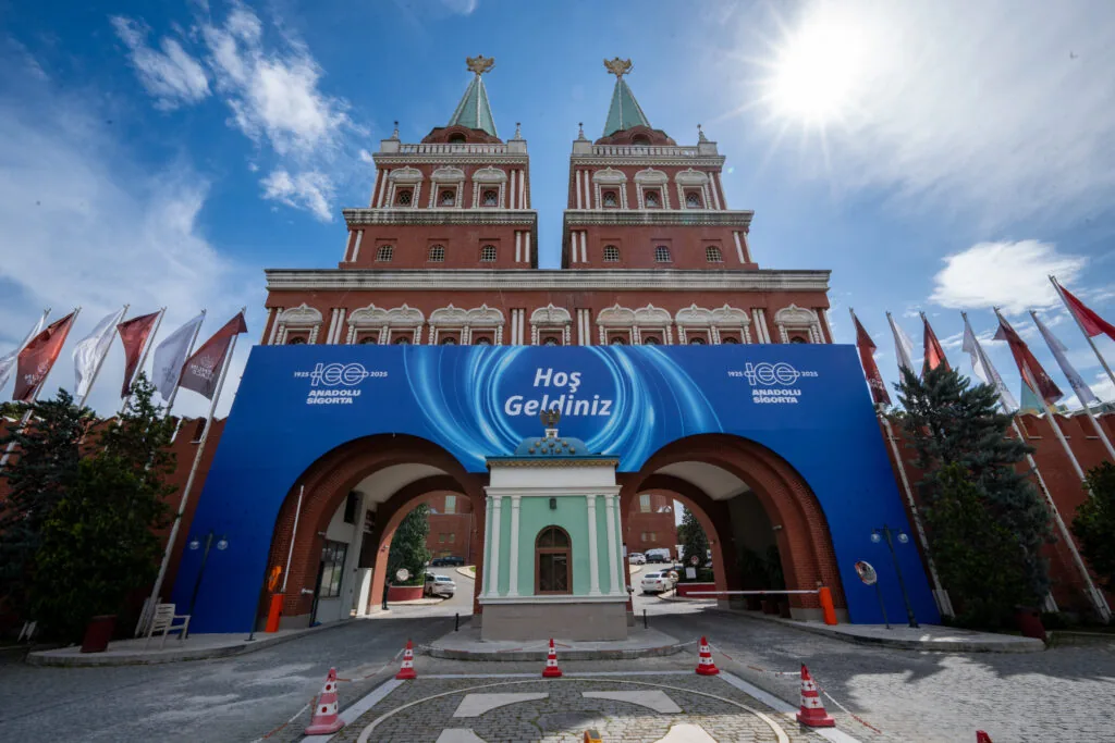Custom stretched vinyl welcome wrap on the gate of Kremlin Palace for Anadolu Sigorta’s 100th anniversary, Antalya